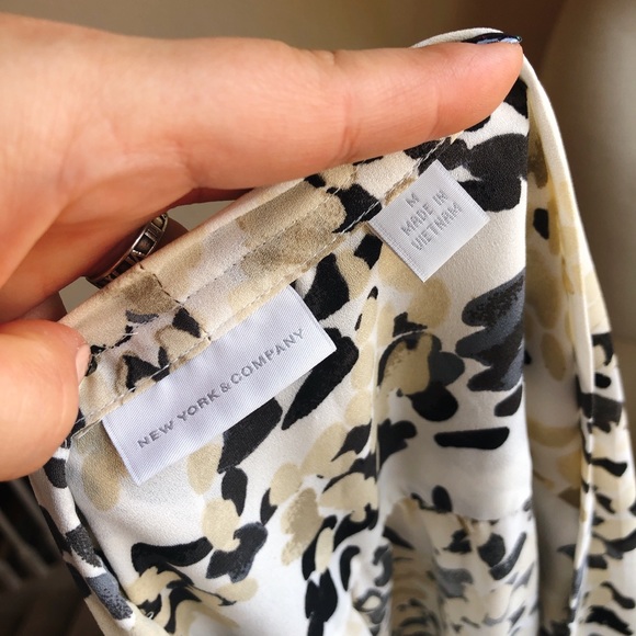 New York & Company abstract floral twist blouse - Picture 4 of 4